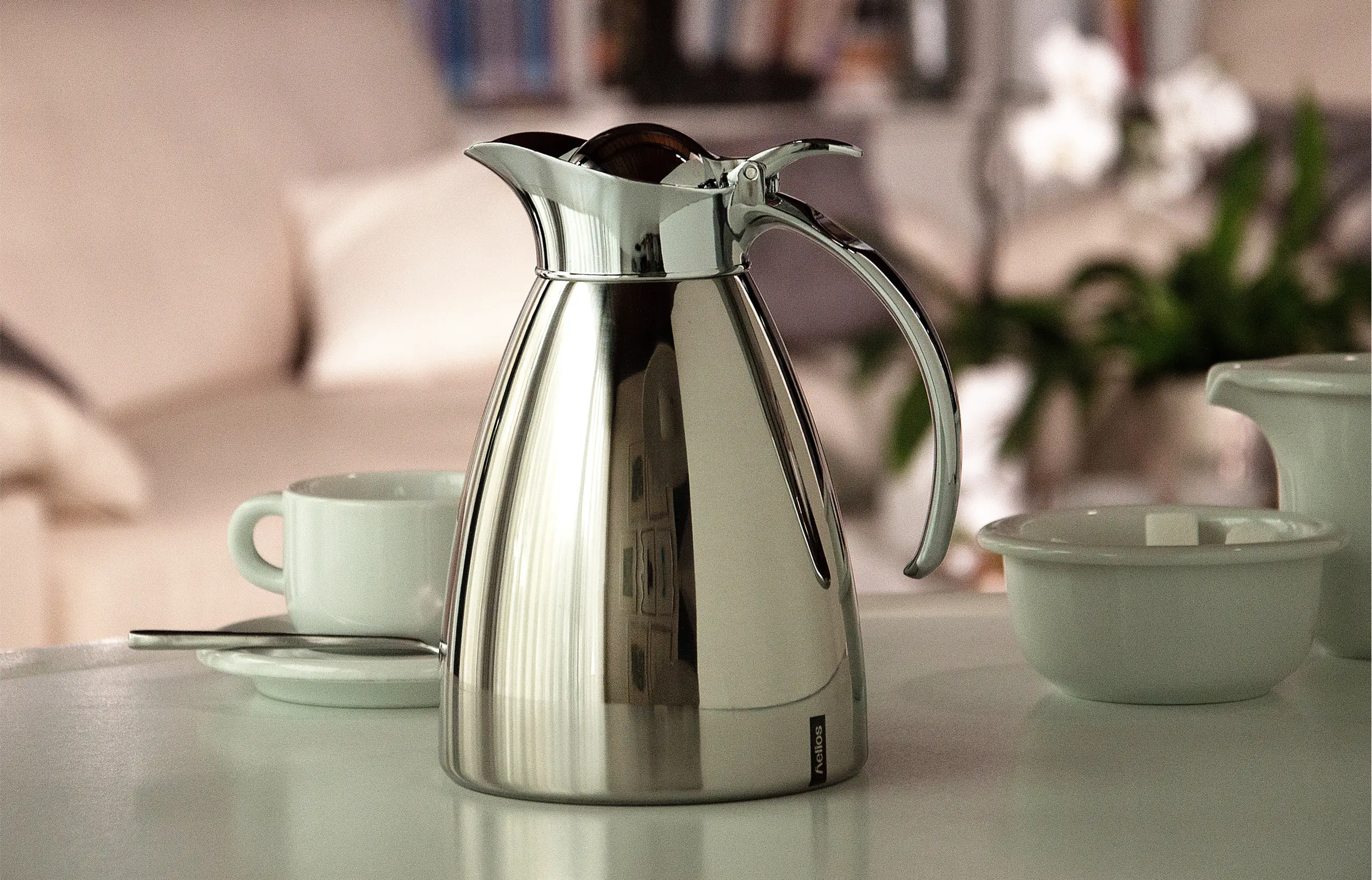 Kaffee und Teekannen